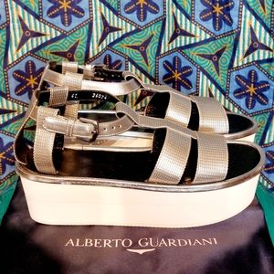 Alberto Guardiani metallic silver & white flatform gladiator sandals, EUC